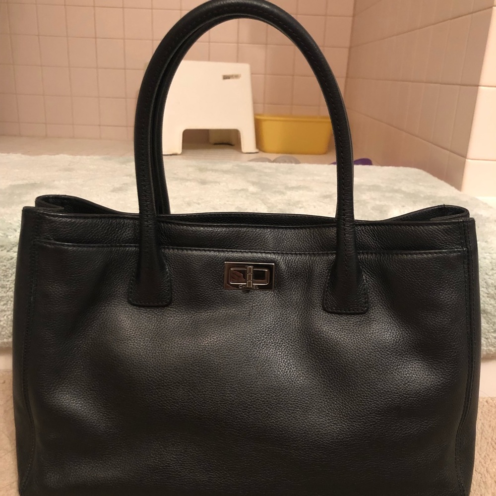Chanel cerf tote reissue - black